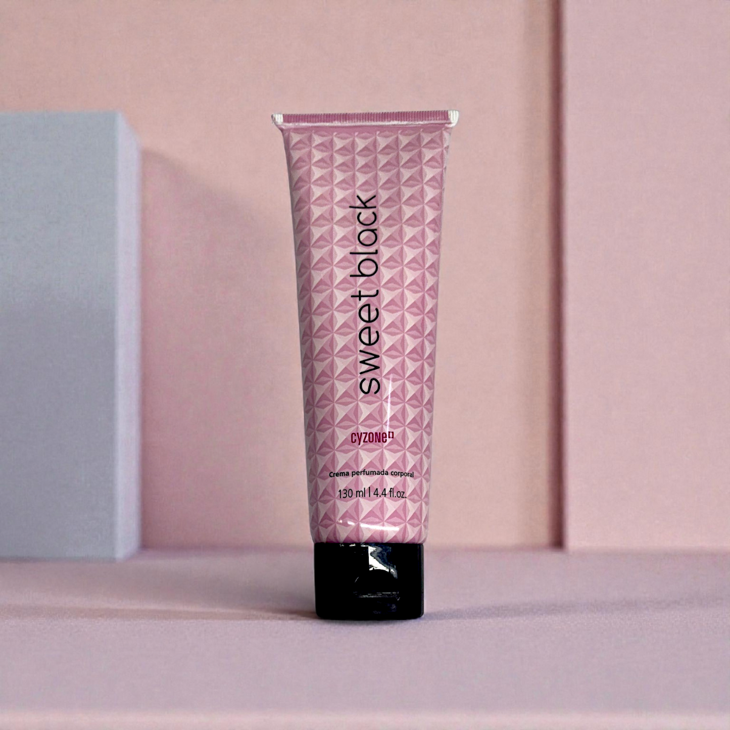 Sweet black crema perfumada CYZONE 130 ml.