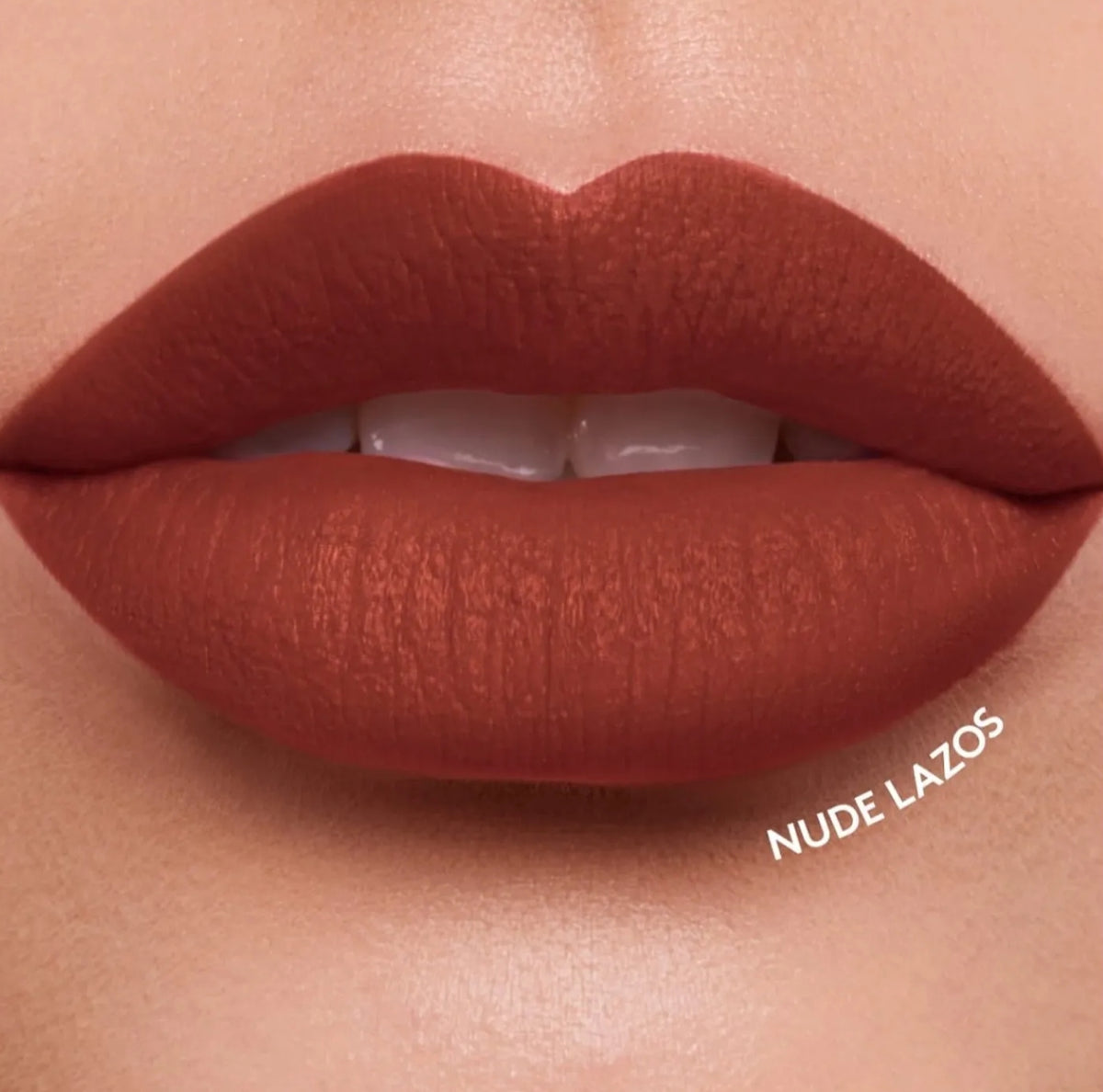 Labial barra mate 24 horas colorfix ESIKA.