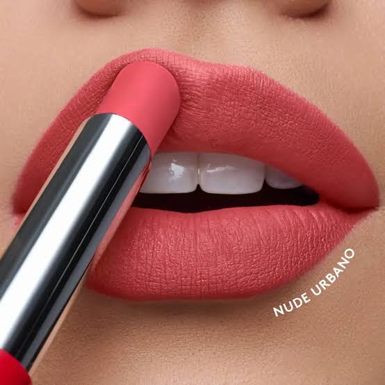 Labial barra mate 24 horas colorfix ESIKA.
