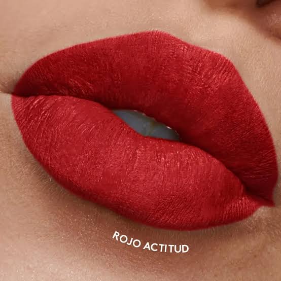 Labial barra mate 24 horas colorfix ESIKA.